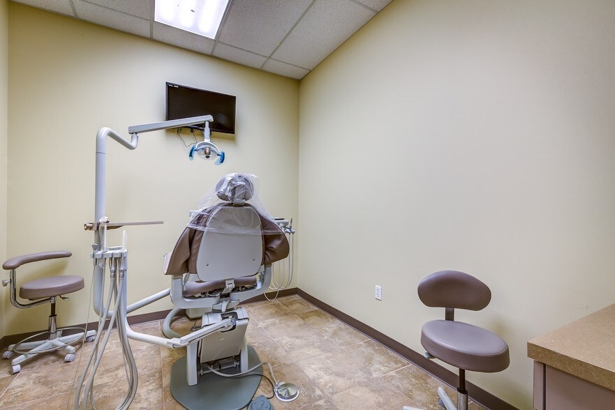 More Photos Of 909 S Tyler St, Dallas Medical For Sale