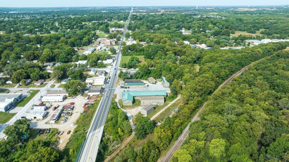 More Photos Of 408 W Main St, Greenwood General Retail For Sale