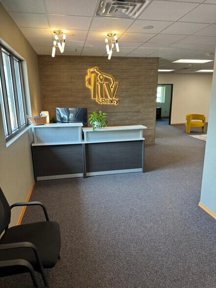 More Photos Of 563 Carter Ct, Kimberly Office For Lease