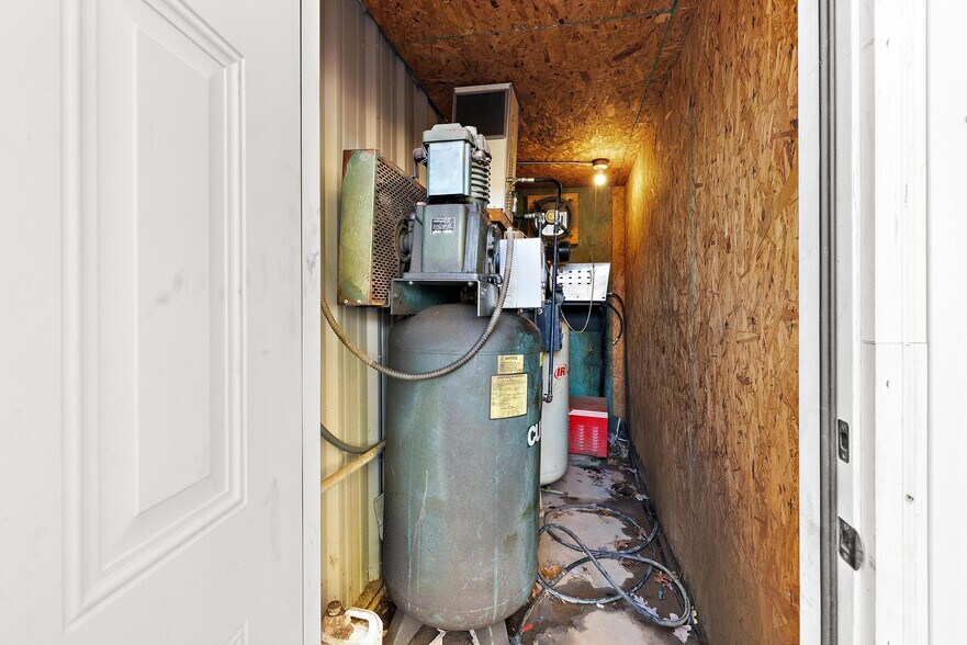 More Photos Of 270 Us Highway 321 NW, Hickory Auto Repair For Sale