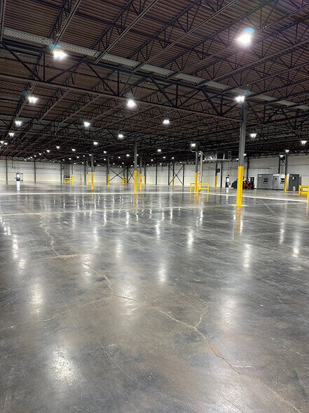 More Photos Of 6601 Midland Industrial Dr, Shelbyville Distribution For Lease