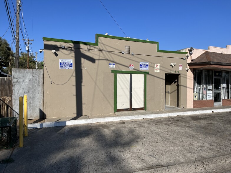 Primary Photo Of 1439 Arcade Blvd, Sacramento Freestanding For Sale