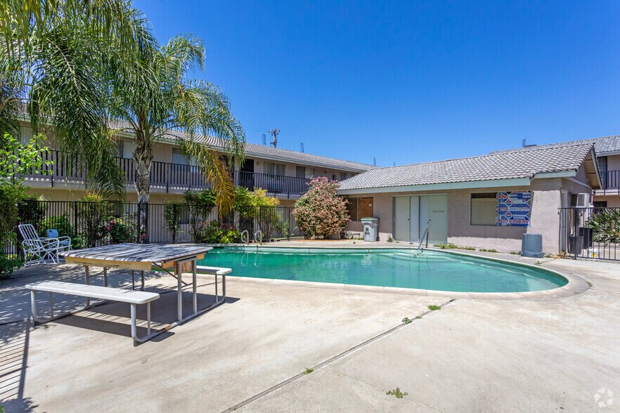 More Photos Of 1905 E Pontiac Way, Fresno Apartments For Sale