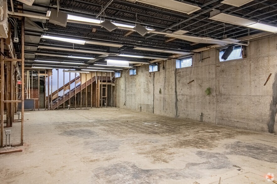 More Photos Of 1442 N Memorial Dr, Racine Office For Sale