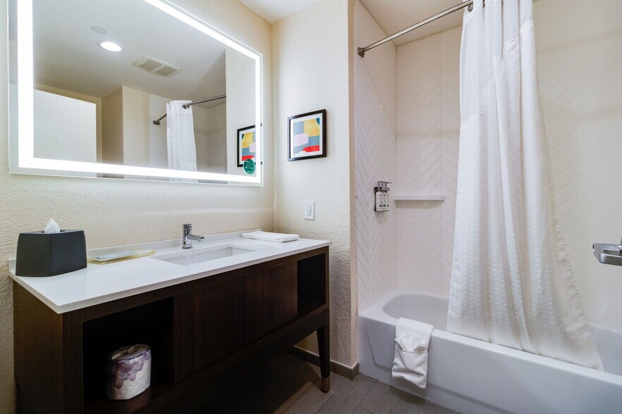 More Photos Of 1800 Martin Luther King Blvd, Houma Hotel For Sale