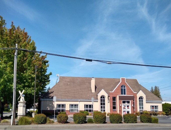 More Photos Of 1780 Front St, Lynden Bank For Sale