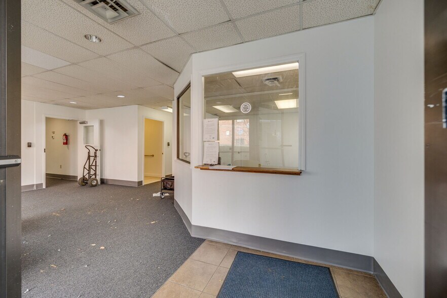 More Photos Of 311 W Walnut St, Johnson City Office For Sale