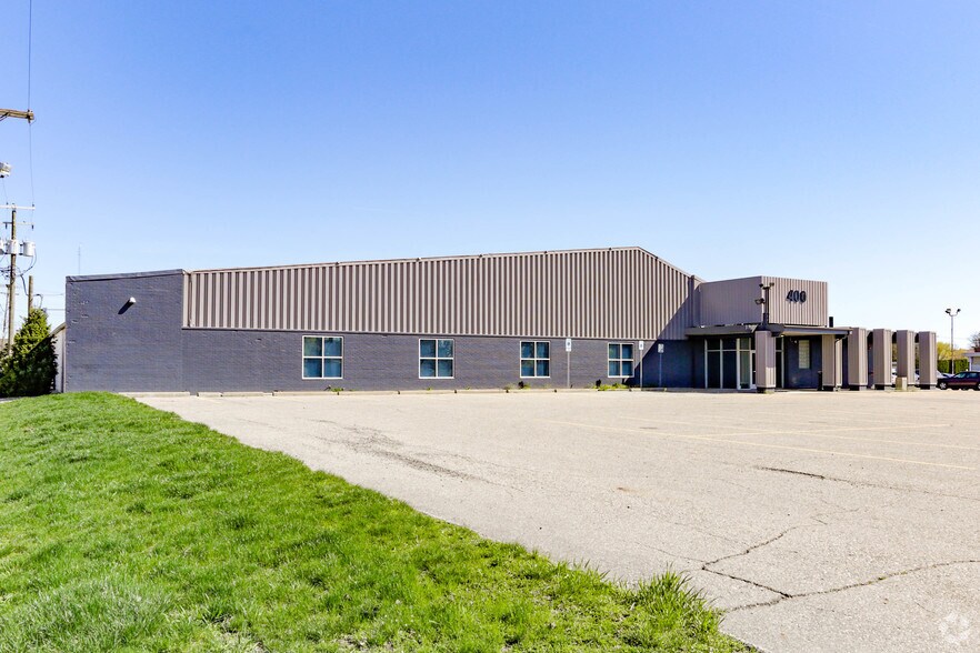 More Photos Of 400 W Maple Rd, Troy Office For Sale
