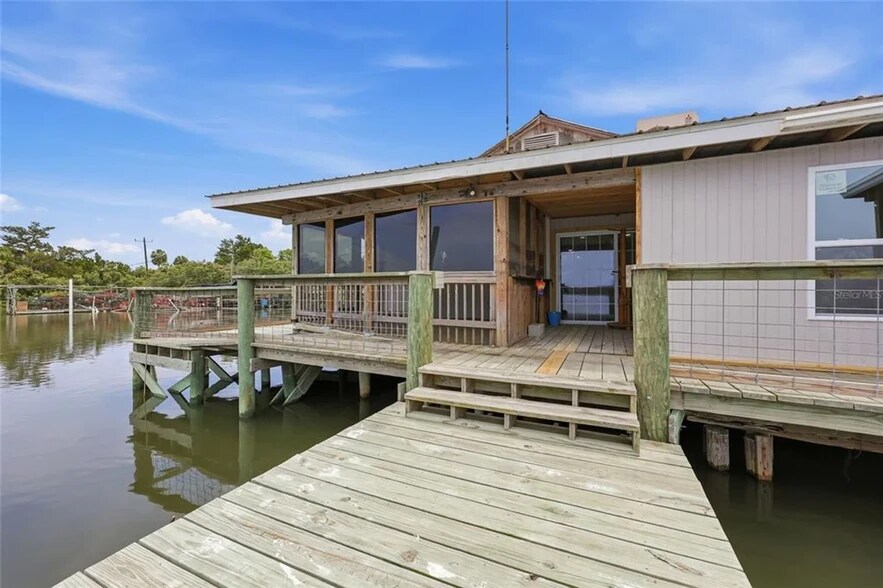 More Photos Of 505 3rd St, Cedar Key Restaurant For Sale