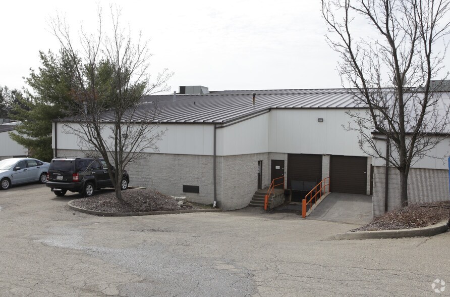 More Photos Of 400 Business Center Dr, Pittsburgh Light Distribution For Lease