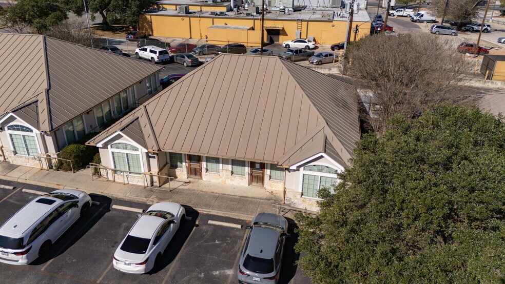 More Photos Of 4230 Gardendale St, San Antonio Office For Sale