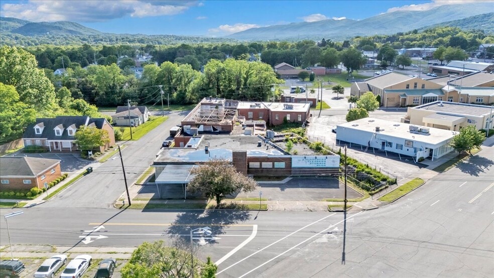 Primary Photo Of 231 S Colorado St, Salem Freestanding For Sale