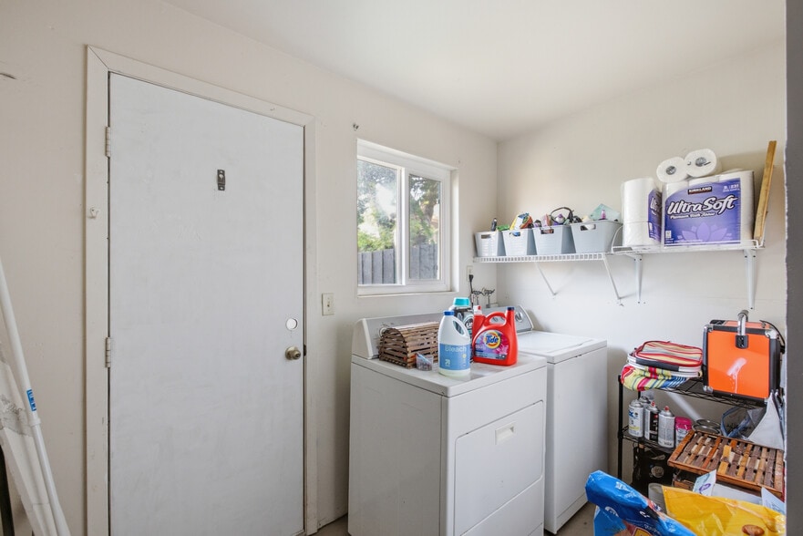 More Photos Of 1584 Chanticleer Ave, Santa Cruz Apartments For Sale