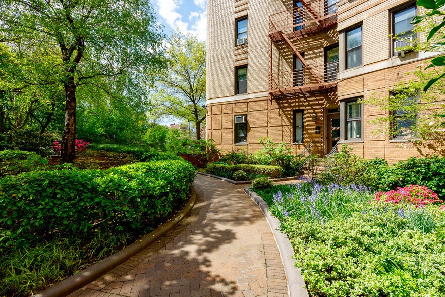 More Photos Of 20 Plaza St E, Brooklyn Apartments For Sale