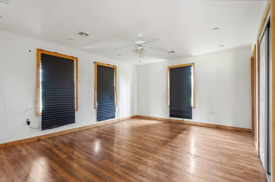 More Photos Of 22900 W Skelly Rd, Haskell Light Manufacturing For Sale