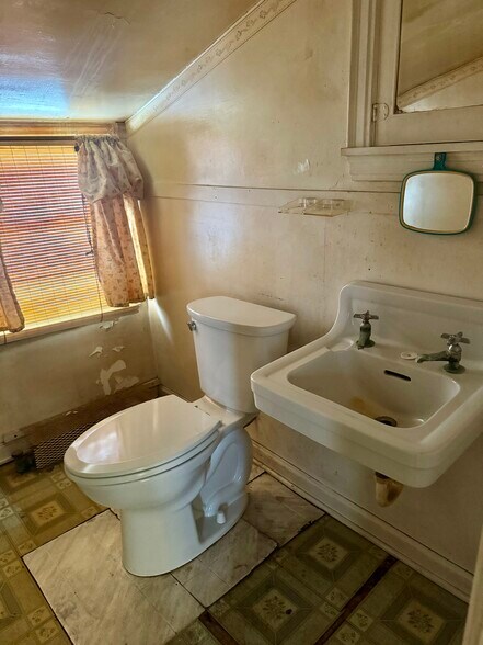 More Photos Of 374 Niles Cortland Rd SE, Warren Specialty For Sale