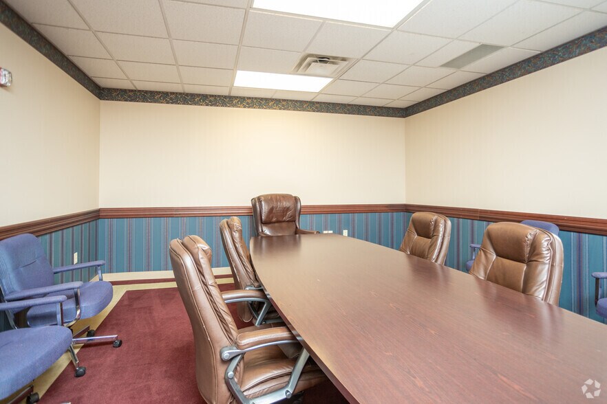 More Photos Of 205 W Market St, Lima Office For Sale