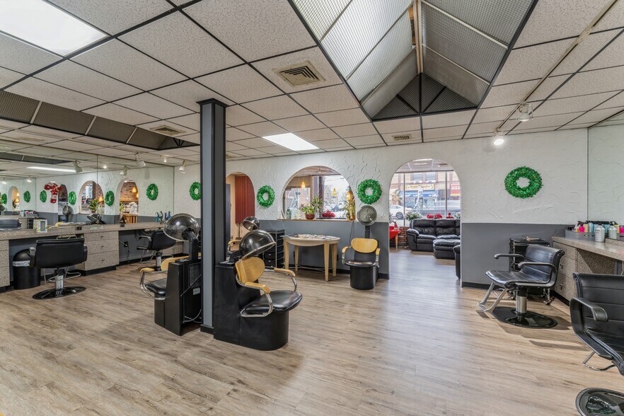 More Photos Of 917 Hempstead Tpke, Franklin Square Storefront For Sale