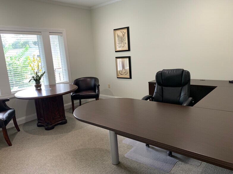 More Photos Of 599 W Crossville Rd, Roswell Office For Lease