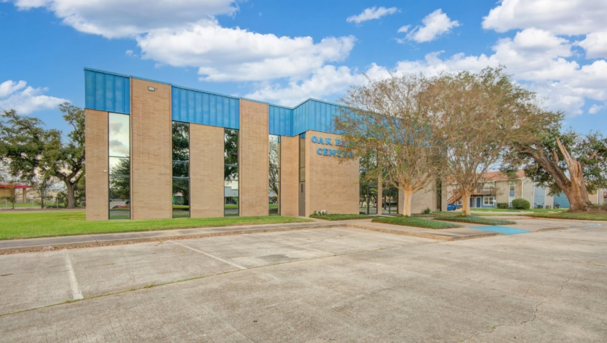 Primary Photo Of 102 Oak Park Dr, Clute Office For Sale