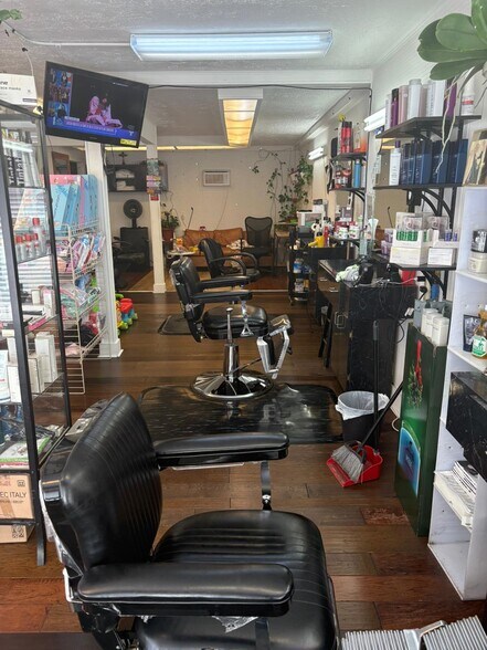 More Photos Of 40344 Highway 290 Business, Waller General Retail For Sale