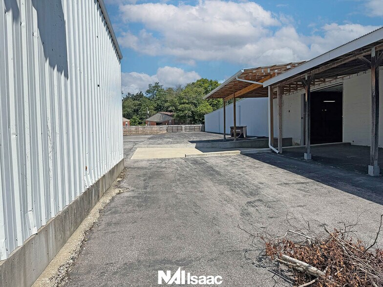 More Photos Of 60 Bells Ln, Junction City Warehouse For Sale