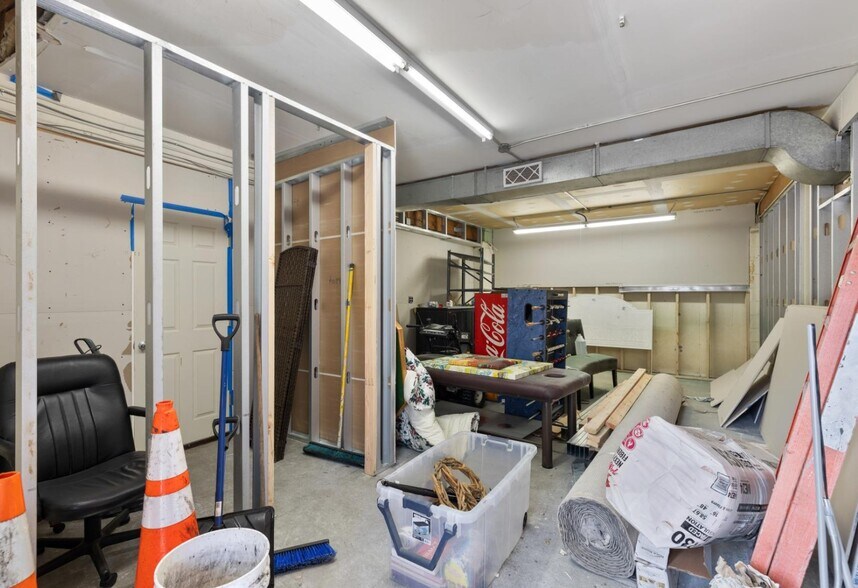 More Photos Of 120-124 Laurel Rd, East Northport Freestanding For Sale