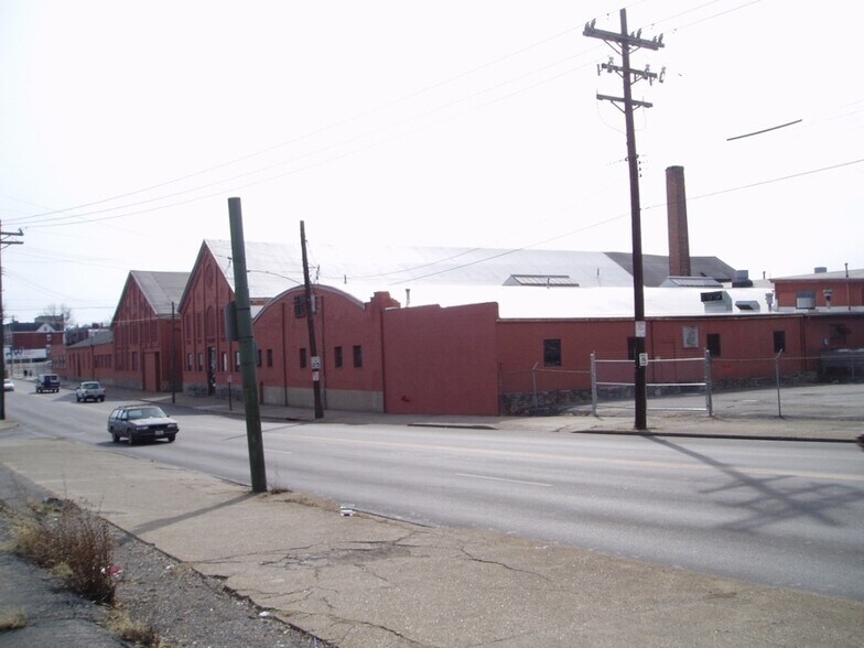 More Photos Of 1301 Madison Ave, Covington Manufacturing For Lease
