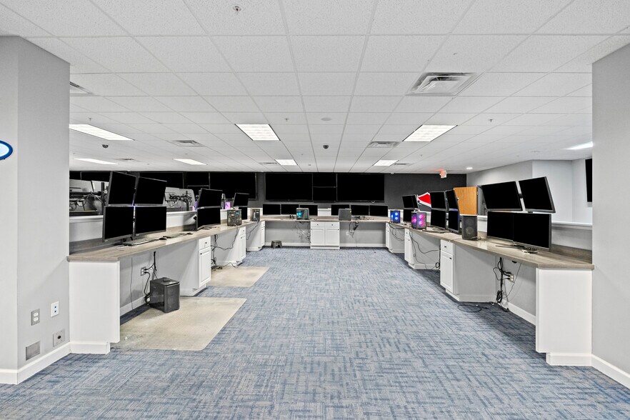 More Photos Of 2305 S Center Rd, Burton Office For Sale