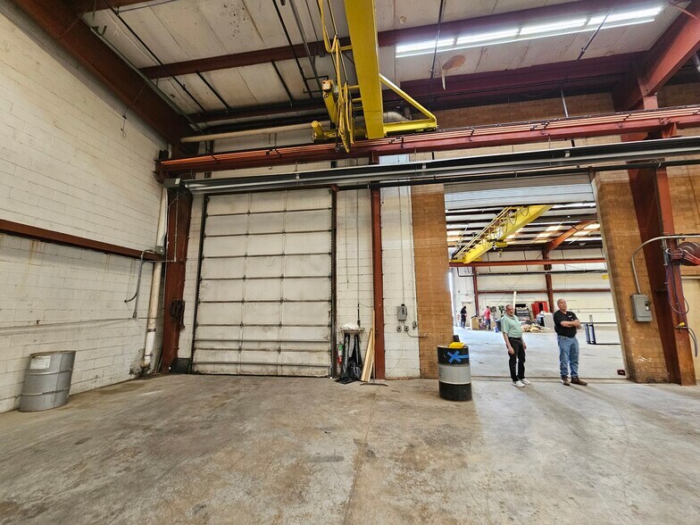 More Photos Of 22530 S Center Rd, Frankfort Warehouse For Lease