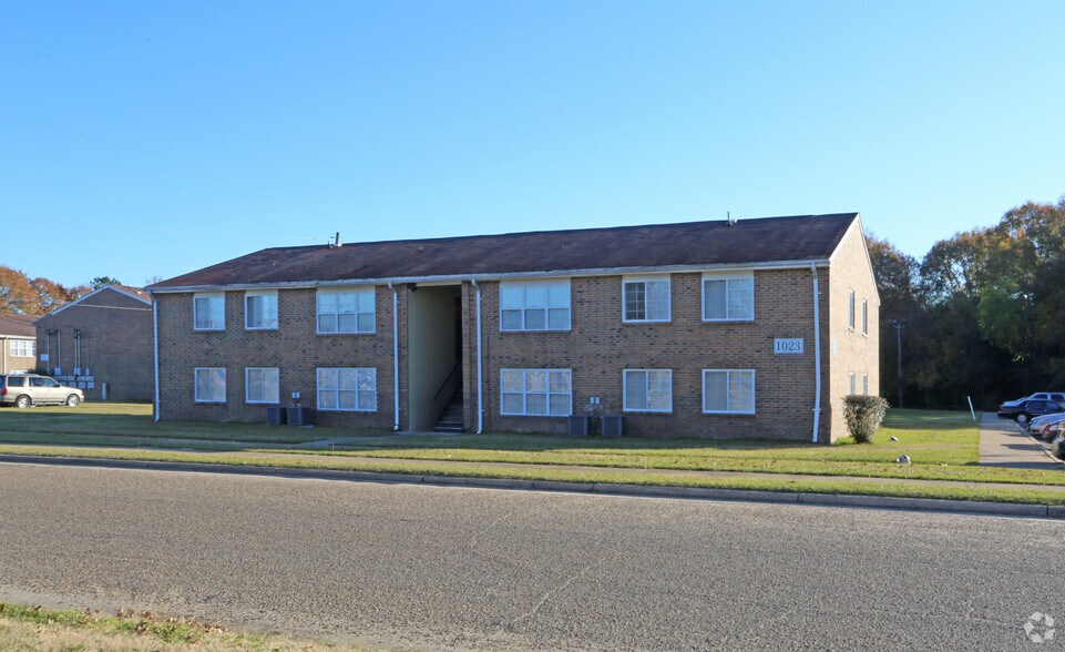 Primary Photo Of 1024 Day Street Rd, Montgomery Apartments For Sale