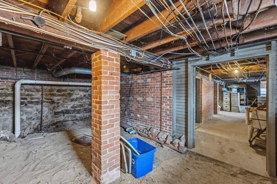 More Photos Of 32 Park Ave, Keene Office For Sale