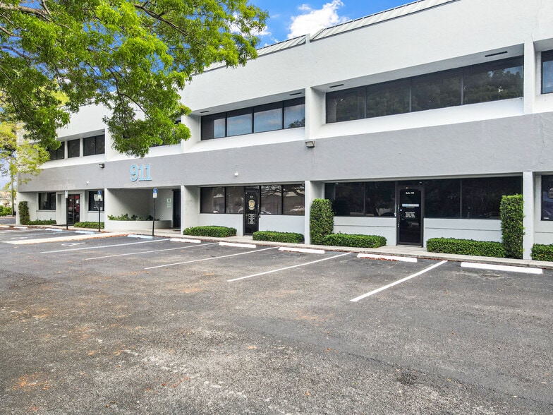 More Photos Of 911 E Atlantic Blvd, Pompano Beach Office Residential For Lease