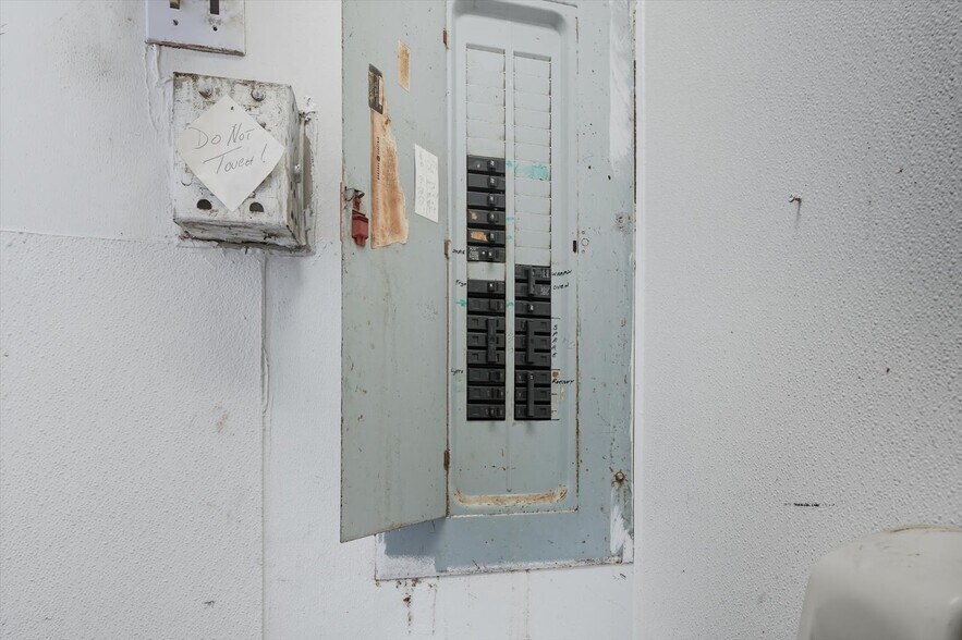 More Photos Of 901-909 S Pacific Coast Hwy, Redondo Beach Storefront For Sale