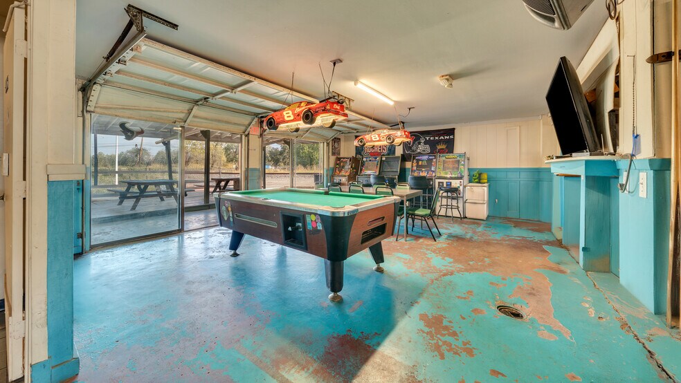 More Photos Of 8335 Park Ter, Houston General Retail For Sale