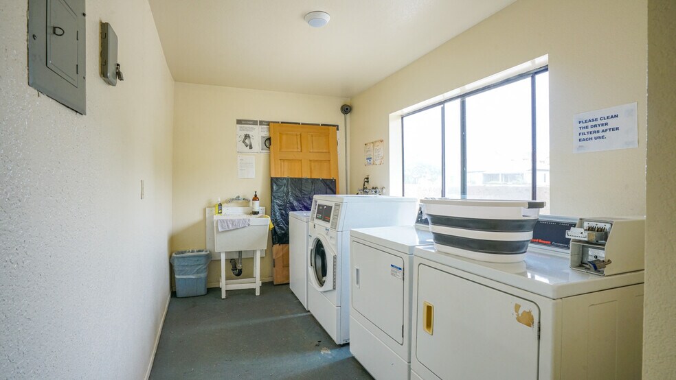 More Photos Of 517 Fischer St, Glendale Apartments For Sale