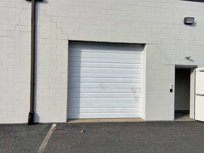 More Photos Of 20 Altieri Way, Warwick Flex For Lease