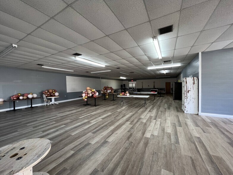 More Photos Of 111 W Ridgeley St, Atmore Storefront For Sale