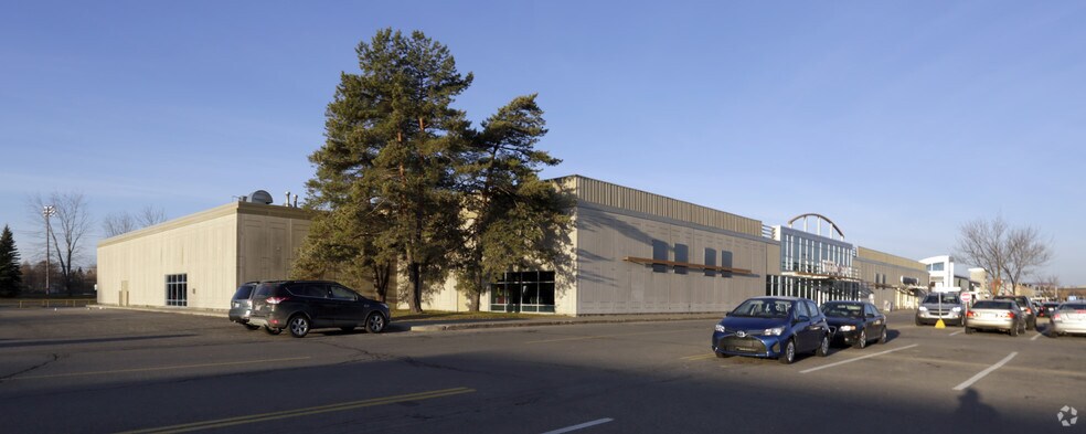 More Photos Of 303-339 Blvd Curé-Labelle, Rosemère Unknown For Lease