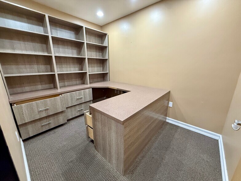 More Photos Of 1280 Rockpebble Ave, North Las Vegas Light Manufacturing For Lease