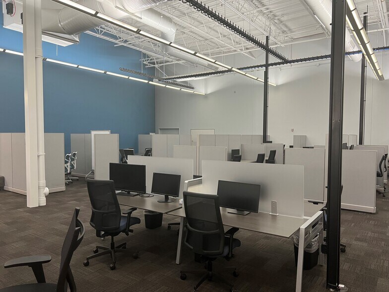 More Photos Of 5222-5230 33rd St SE, Grand Rapids Distribution For Sale