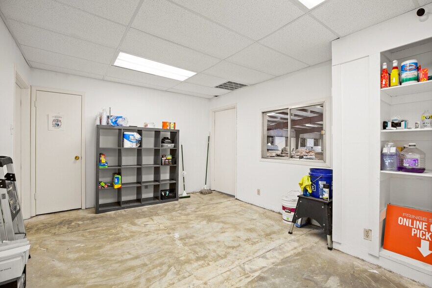 More Photos Of 9300 Brown Ln, Austin Warehouse For Lease