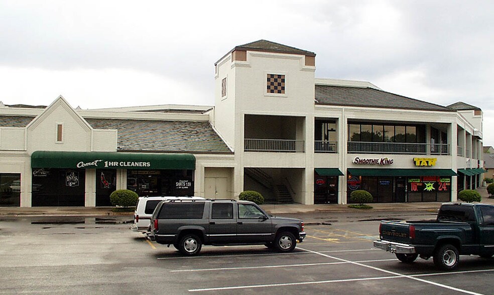 More Photos Of 2200-2404 Airport Fwy, Bedford Freestanding For Lease