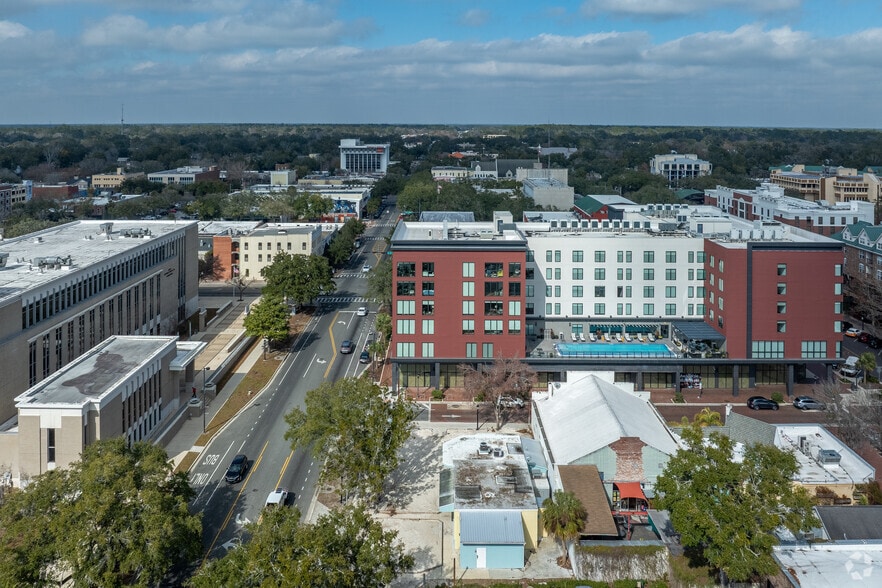 More Photos Of 223 S Main St, Gainesville Freestanding For Lease