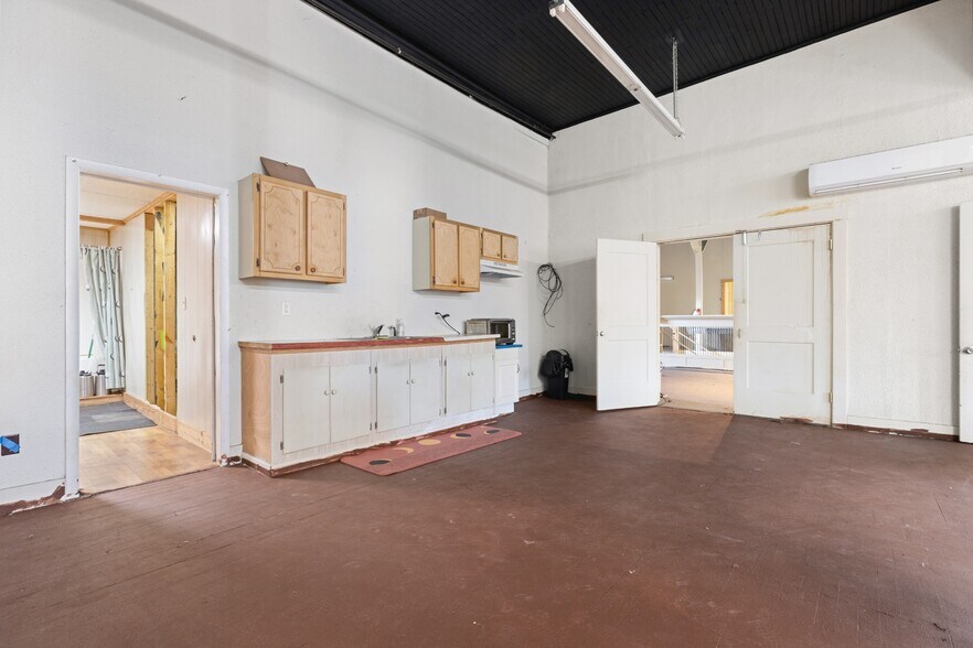 More Photos Of 114 N Church St, Waverly Loft Creative Space For Sale