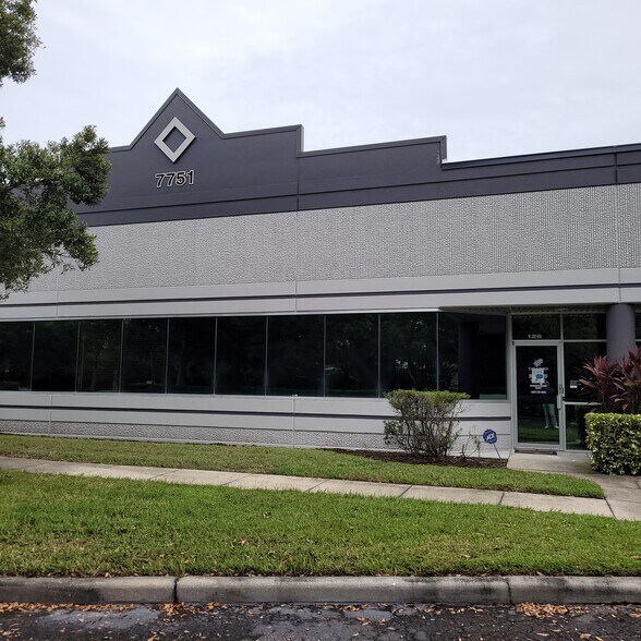 More Photos Of 7751 Kingspointe Pky, Orlando Light Distribution For Lease