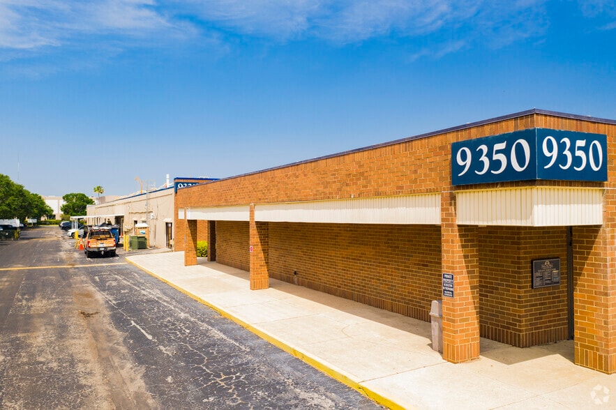 More Photos Of 9280 Bay Plaza Blvd, Tampa Unknown For Lease