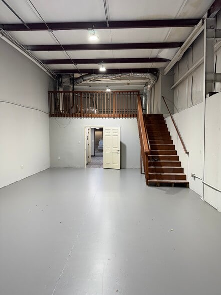 More Photos Of 105 Enterprise Dr, Cumming Unknown For Lease