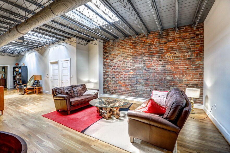 More Photos Of 302 E Grace St, Richmond Storefront Retail Residential For Sale
