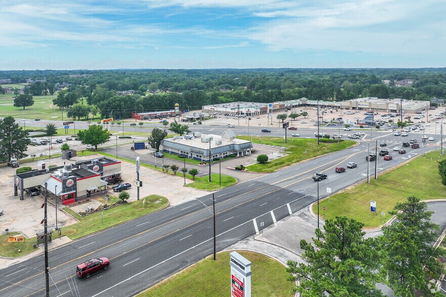 More Photos Of 3515 Mccann Rd, Longview Restaurant For Lease